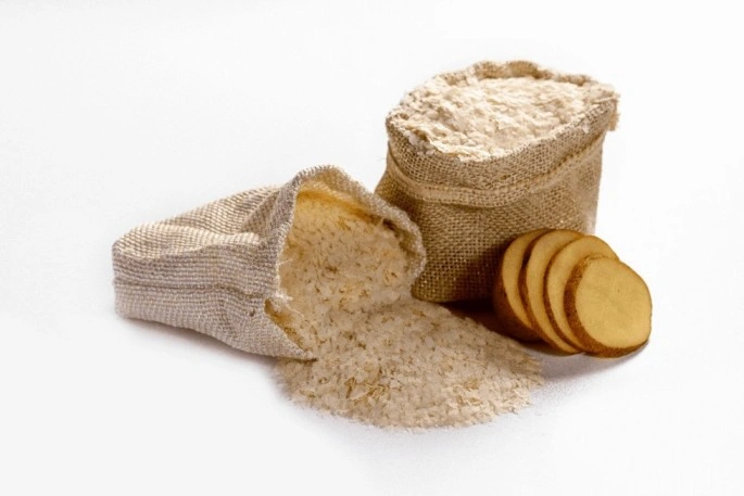  A bowl of fluffy potato flakes, perfect for making mashed potatoes or as a crispy coating for fried dishes.